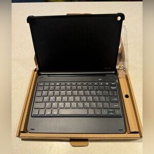 FINTIE Fire HD 10 (11th gen, 2021) Bluetooth Keyboard w/detachable case in Black